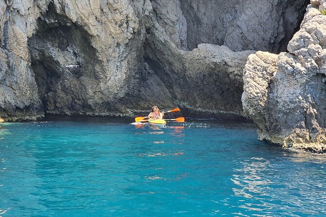 2 Hour Kayak Tour on the Taormina Coast - Stop 2: Your one-hour paddle around Isola Bella