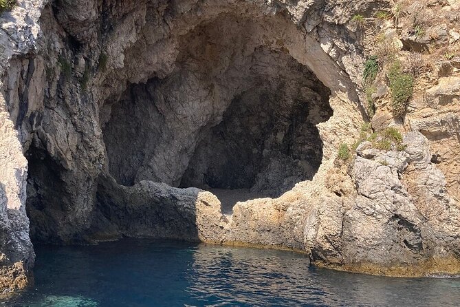 2-Hours Excursion to the Blue Grotto of Taormina in Isola Bella - The guides: friendly, informative, and good with families
