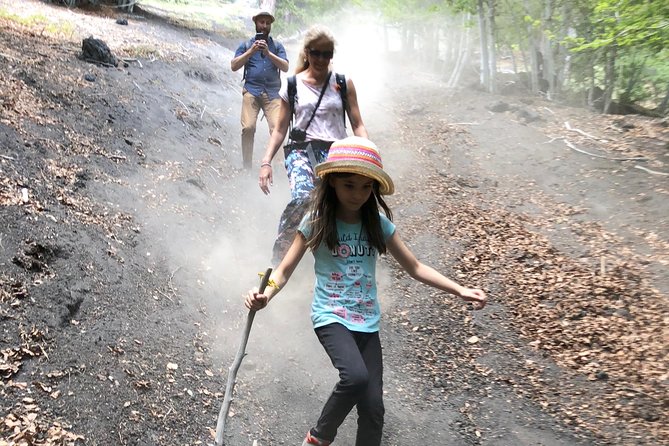 2002 Crater Excursion - Northern Etna - Your volcanological guide: what you should look for