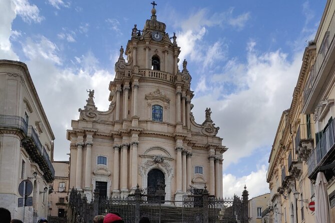 3-hour walking tour Discovering Ragusa Baroque - The café of the knights and the Benedictine church oval interior