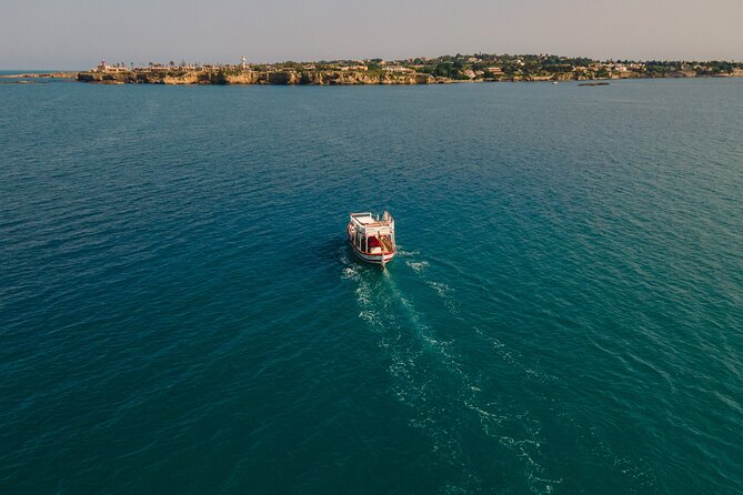 4-Hour Private Boat Tour of Ortigia Island with Lunch - A private 4-hour sail around Ortigia that feels like a viewpoint tour