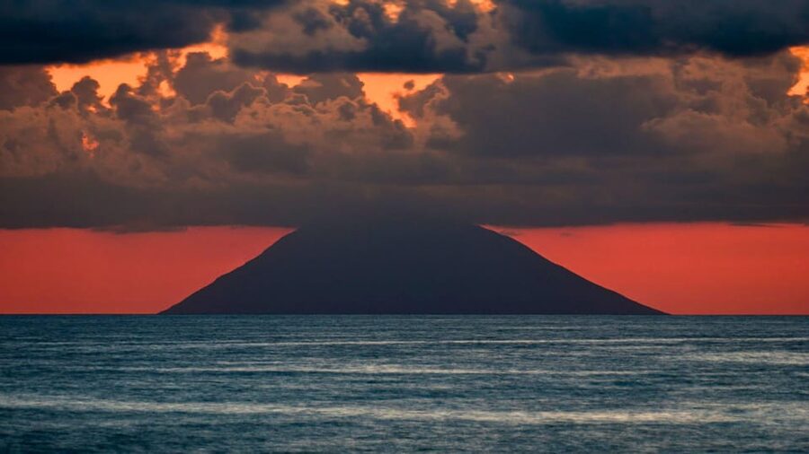 Aeolian Islands Mini Cruise: Vulcano, Lipari & Stromboli - Vulcano Morning Stop (10:15–11:30): Thermal Waters vs. Volcanic Walking