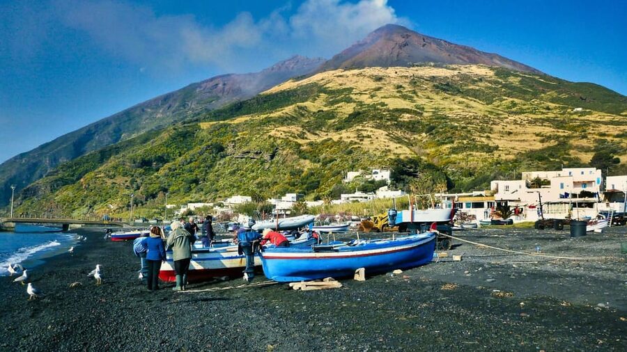 Aeolian Islands Mini Cruise: Vulcano, Lipari & Stromboli - Sciara del Fuoco Viewing Before Stromboli: The Volcanic Coast Moment