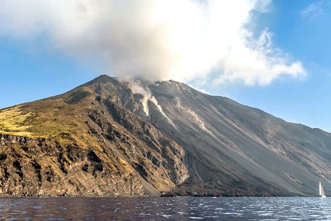 Aeolian Islands - Sailing week with skipper and assistant - Meeting at Marina di Porto Pignataro: how your week starts
