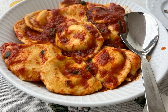 Arenella:cucina con Teresa le ricette di famiglia - The Ortigia market add-on at 8:45: shop like a local first