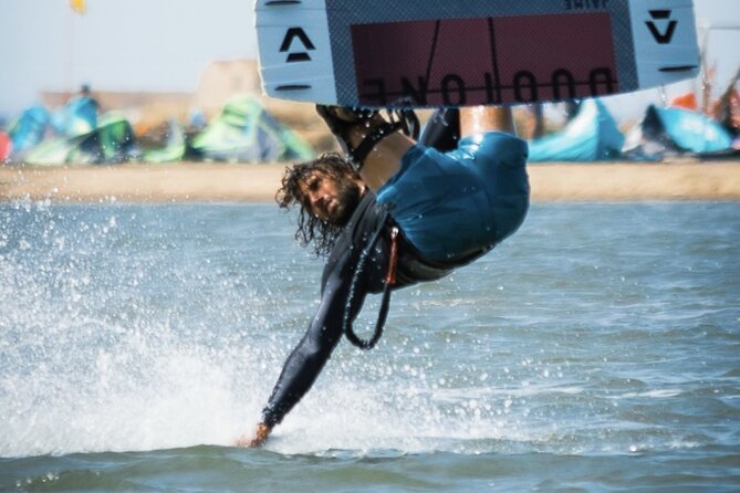 Beginner Kitesurfing course 6 hrs of individual lessons for 3days - Lo Stagnone, Sicily: why this is a smart start for beginners