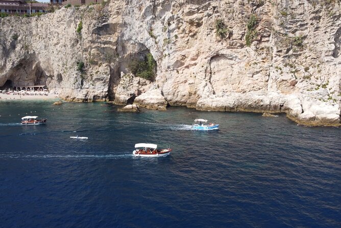 Boat excursion Taormina Giardini Naxos - Aperitivo at sea: Prosecco and almond cookie moments