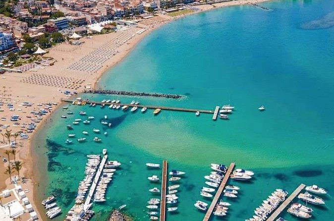 Boat Excursions Taormina Giardini Naxos Isola Bella - Who should book this boat excursion from Giardini Naxos?