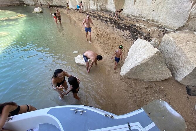 Boat tour in Pillirina, sea caves and Ortigia and prosecco - Onboard value: skipper, fuel surcharge, Prosecco, and what you’ll actually get