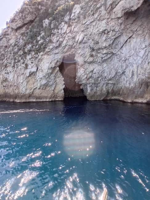 Boat tour:isola bella taormina - Food and onboard vibe: prosecco, almond pastries, and music
