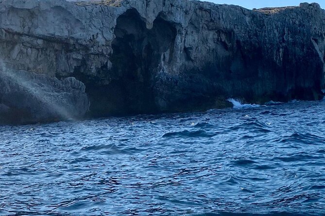 Boat tour of Ortigia Island and sea caves - The short swim stop: how to pack for water, spray, and “bumpy” moments