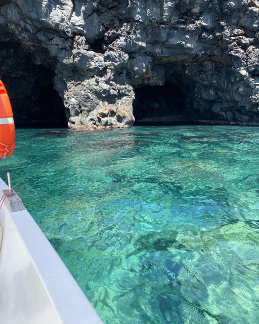 BOAT TOUR WITH APERITIF ON BOARD IN THE CYCLOPS ISLANDS - The Aperitif on Board: Local Wines and Street Food With a Sea View