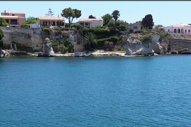 Boat tour with dolphin sighting - Ortigia by boat: Duomo, Forte Vigliena, and the sea-side landmarks