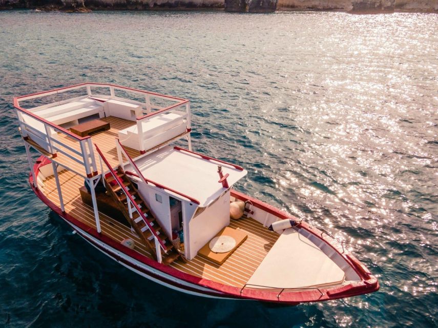 Boat tour with typical lunch in Siracusa - Stop 2: Spiaggia della Pillirina and the sea caves