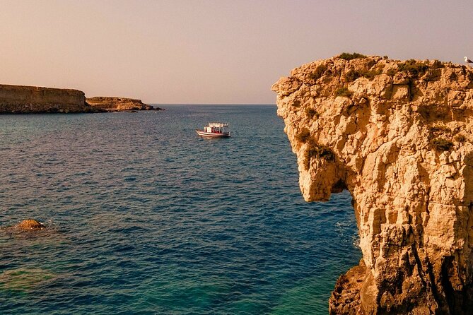 Boat tour with typical lunch in Syracuse - 4 hours - Arethusa Spring: The Freshwater Meets the Sea Moment