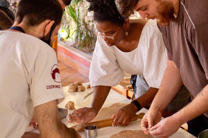 Cannoli Cooking Class in Taormina - Finding Largo Giove Serapide 4 for a smooth 10:00 am start