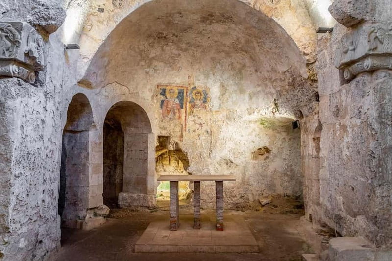 Catacomb of St. John: Entrance ticket and guided tour with VR viewer - VR Viewer: Helpful Framing or Extra Hassle?