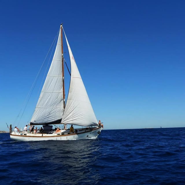 Catania: Boat Trip with Aperitif, Prosecco and Snorkeling - The return leg: sailing back past the same coastline, but with a different mindset