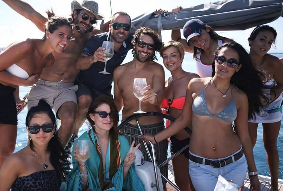 Catania: Coastline Sailing Trip 6hr with Aperitif and Lunch - Prosecco and pasta on board: the meal is part of the event