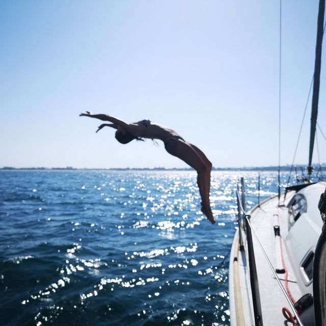 Catania: Coastline Sailing Trip 6hr with Aperitif and Lunch - Who this sailing trip suits best