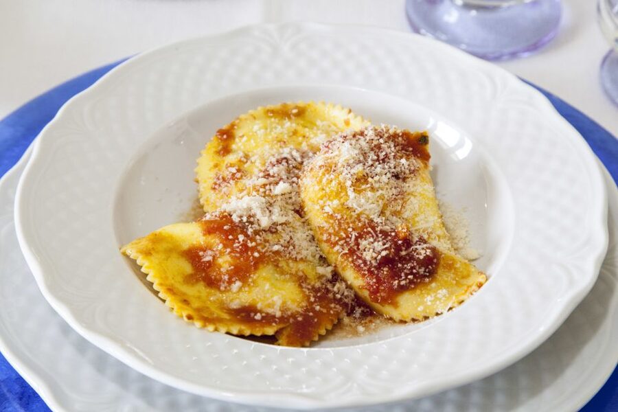 Catania: Dining Experience at a Local's Home - How the 3-Hour Evening Shapes Up (Starter, Pasta, Main, Dessert)