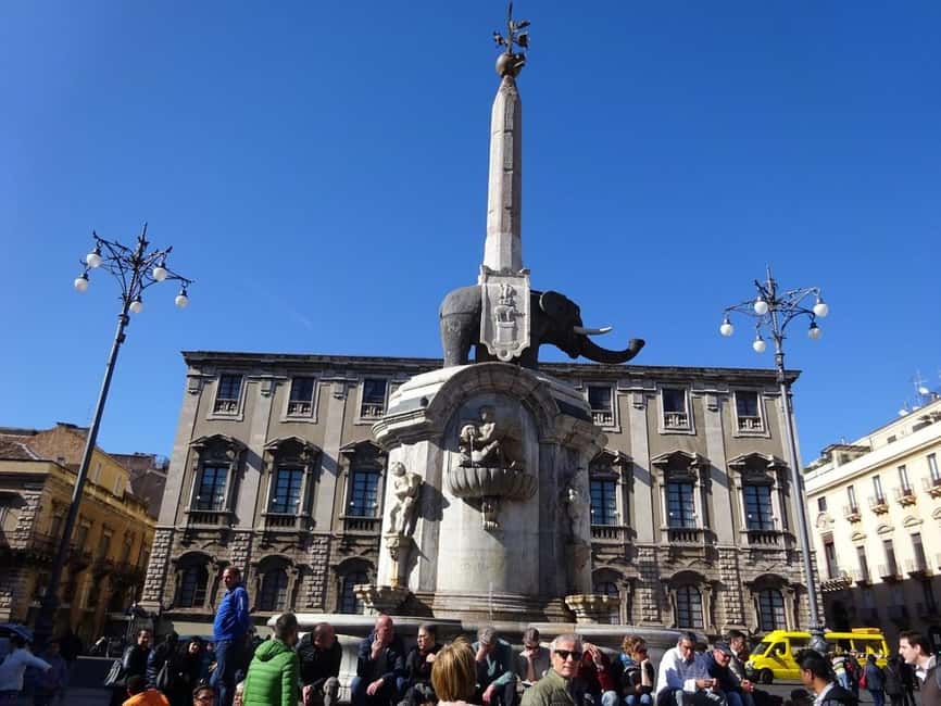 Catania Guided Bar Crawl in the Old Town - Friday and Saturday Nightclub Option (10 EUR)