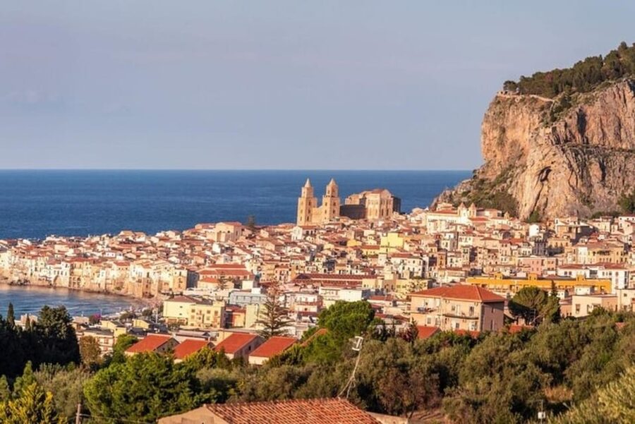 Catania Highlights Walking Tour With A Guide - Why Catania makes more sense when you walk