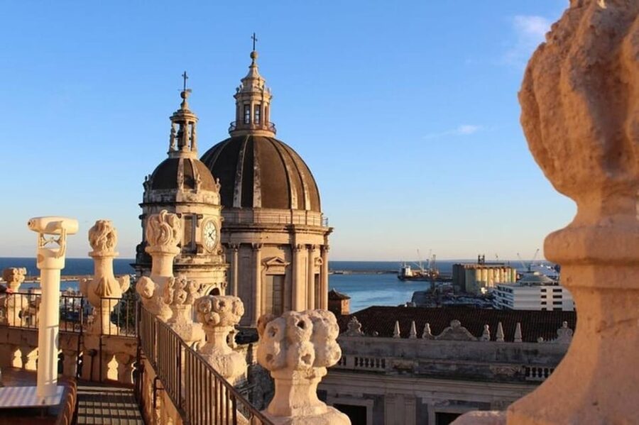 Catania Highlights Walking Tour With A Guide - Piazza Stesicoro and the shift to street energy