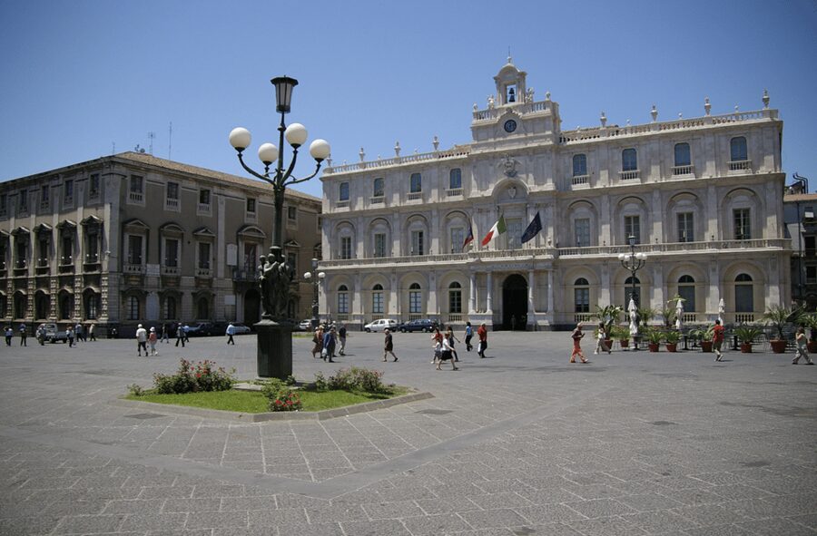 Catania Historic center Walking tour - Piazza dell’Università and the Piazza Vincenzo Bellini finish