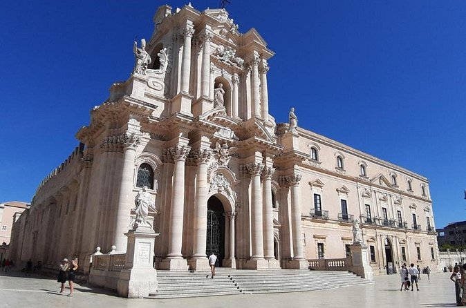 Catania Private Transfer (Taormina, Siracusa, Noto, Messina, Naxos, Etna, etc) - Door-to-door logistics that save energy