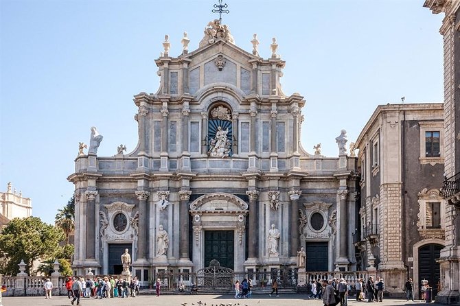 Catania Private Walking Tour with "Arancino and Cannolo" Tasting - Entering Catania Through Lava and Baroque Streets