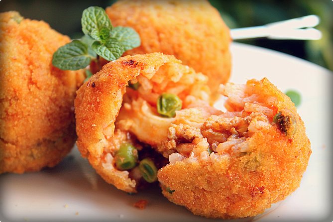 Catania Private Walking Tour with "Arancino and Cannolo" Tasting - Wine, Street Food, and Why This Tasting Works