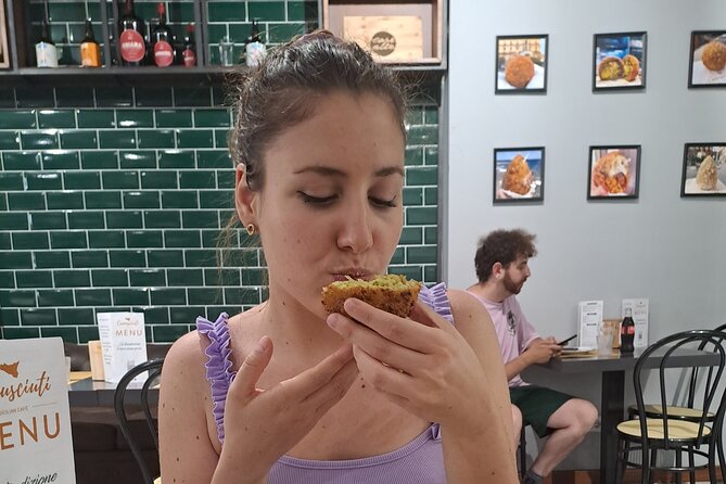 Catania Sicilian Street Food Tour: Small Group by Do Eat Better - Stop 3: Piazza Università and the Cipollina Pastry