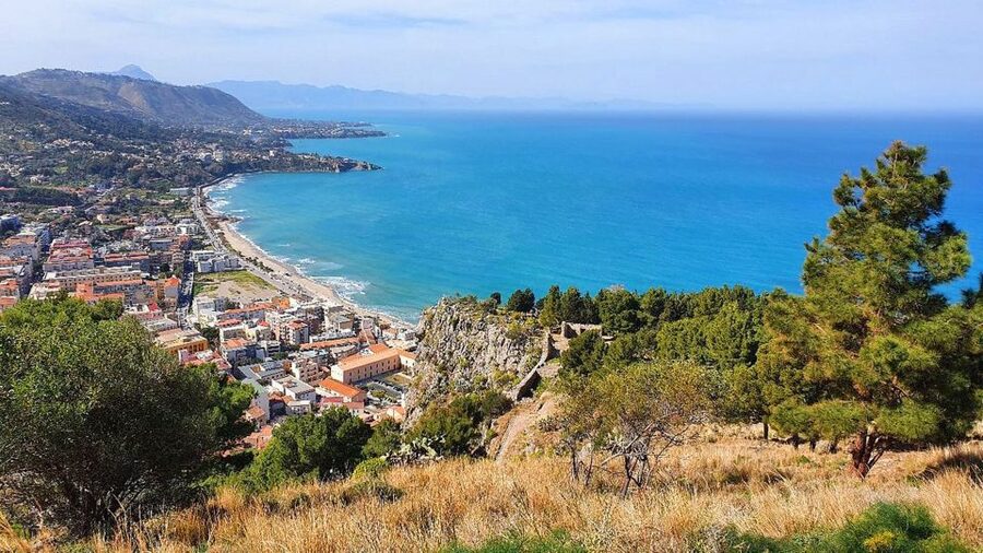 Cefalú: La Rocca Archaeological Park Guided Hiking Tour - Entering Cefalù and Finding the Right Start Point