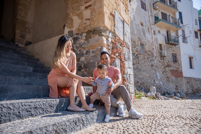Cefalù Photoshoot Capture Your Spontaneous And Happy Moments - Meeting up in Piazza Garibaldi: the easy start