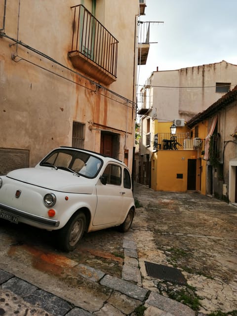 Cefalù: Street Food Tour with Tastings - Portion Size Reality Check: Come Hungry for the Desserts