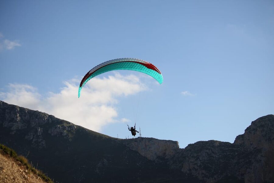 Cefalù: tandem paragliding flight and insta360 video - Who Should Book Tandem Paragliding in Cefalù?