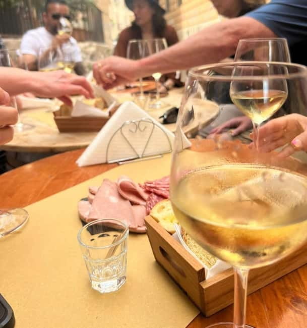 Cefalù: Walking Tour & Authentic Sicilian Aperitivo - First leg: getting your bearings around Cefalù’s historic center