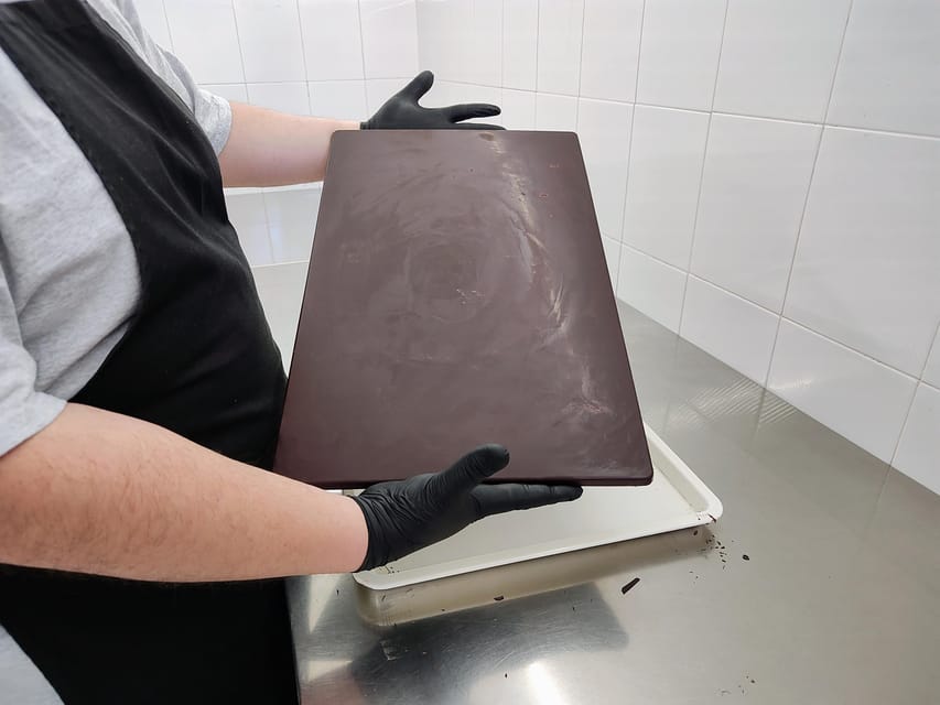 Chocolatier for a day: raw bean to bar chocolate in Modica - Roasting aromas: the stage that teaches the senses