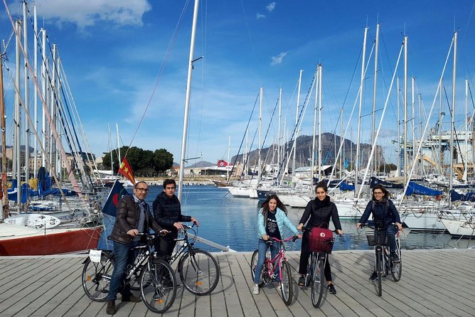 CityBike Rental in Palermo - What you get with the bike: lights, helmet, lock, and repair kit