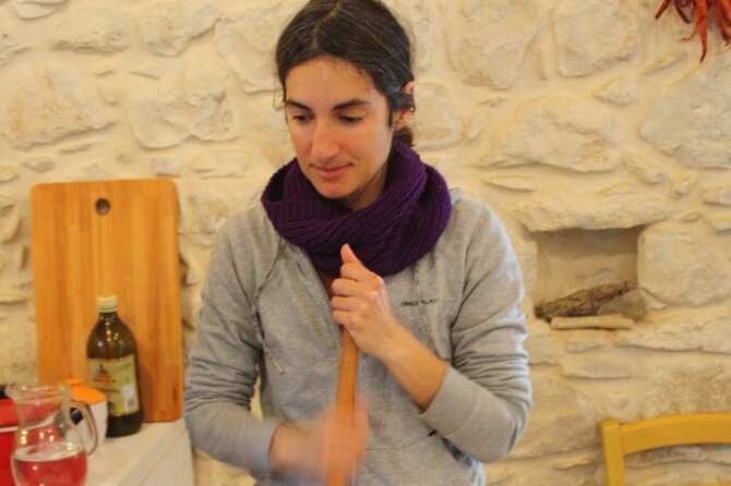 Cooking class in the countryside with Simona - Garden walk first: ingredients in Chiaramonte Gulfi countryside