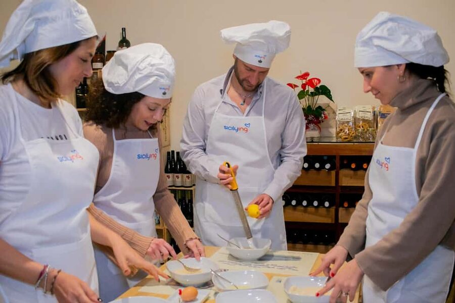 Cooking class, visit to the Catania market and light lunch - How the guide style affects the whole experience