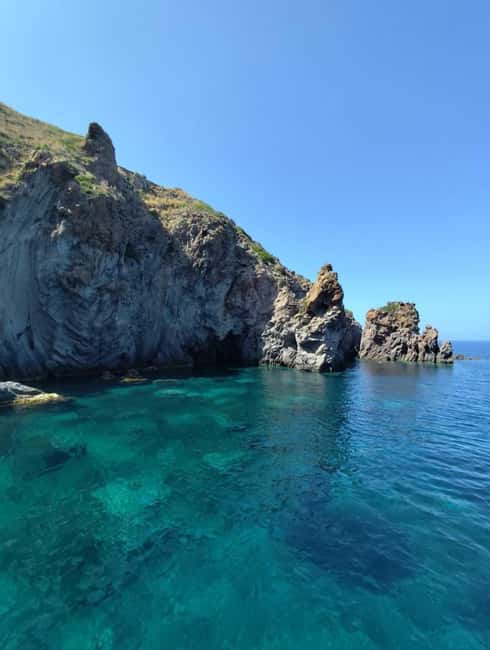 Da Lipari: Tour in Barca Panarea & Stromboli PICCOLO GRUPPO - Scari Port On Stromboli: Black Sand Time And Island Footing