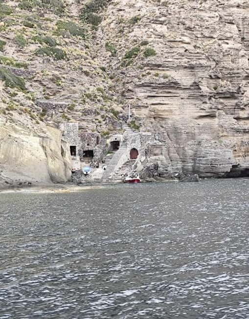 Da Lipari: Tour in Barca Salina e Lipari (7h) PICCOLO GRUPPO - Group Size and On-Board Comfort: Why “Piccolo Gruppo” Helps