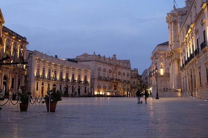 Day Trip: Noto and Siracusa Highlights From Catania or Taormina - Stop 1: Ortigia and the Siracusa shoreline lunch break you’ll actually want