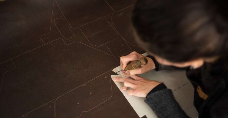 Design and Craft with Leather in Palermo - Choosing Your Project: Wallet, Keychain, or Card Case