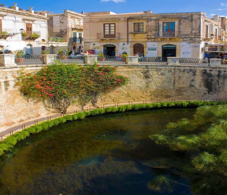 Discover the wonders of Ortigia: a Tuk-Tuk tour through history and the sea. - Why a Velotuktuk style tour is smart for Ortigia