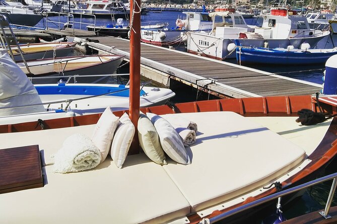 Discovering Lipari by boat (Private tour) - Valle Muria: a popular beach break (and why it works)