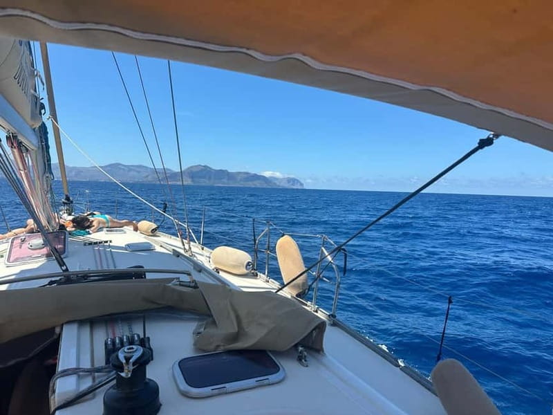Escursione di mezza di giornata in barca a vela - On-board Sicilian aperitivo: why the food is part of the value