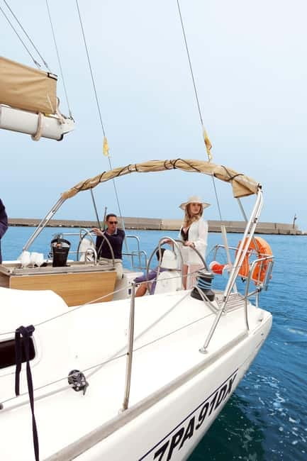 Escursione di mezza di giornata in barca a vela - Grotta Regina and the tonnare route: seeing more than just coastline